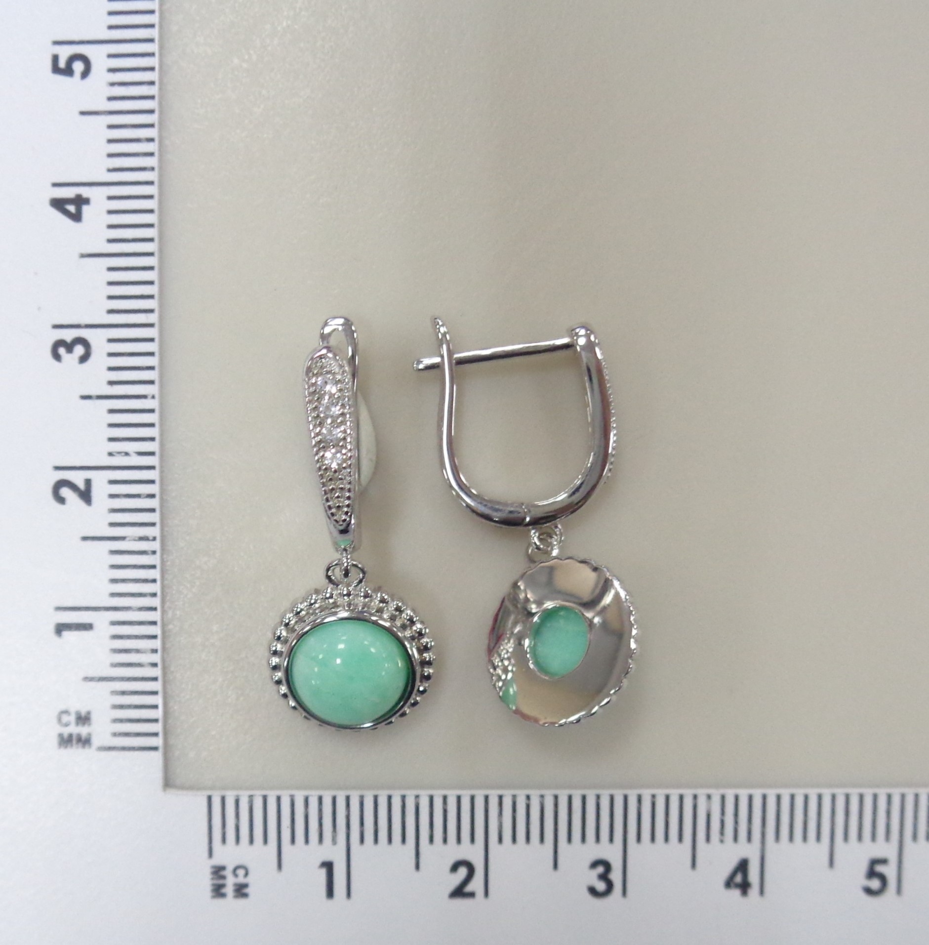 Серебряные серьги с зелеными халцедонами